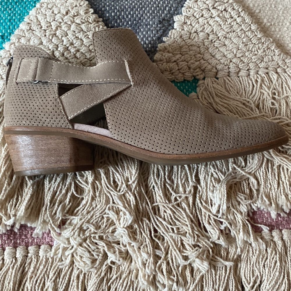 Dolce Vita Beige Bootie - Picture 10 of 10